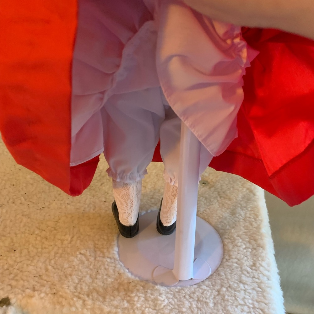 Snow White doll. By Thelma Resch - Picture 7 of 8
